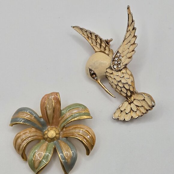 VTG 2PC Brooch Fairy Whimsy Spring Antique Look Marble Enamel Hummingbird Flower - Picture 3 of 12